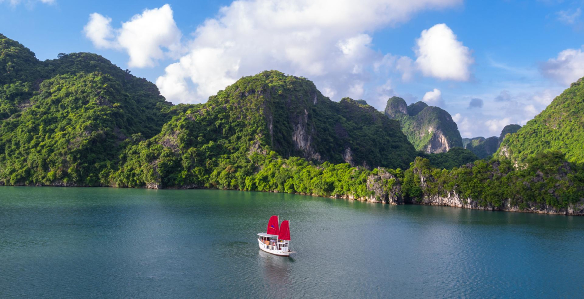 Private Day Cruise Amazing Sails Explorer Halong Bay